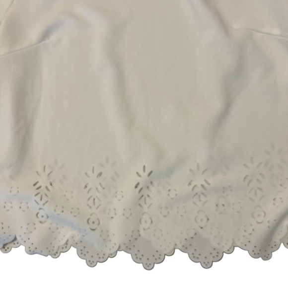 Lot of (2) White blouses, size 2XL and 3XL, preowned in excellent condition. - Picture 8 of 11